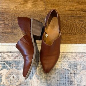 Universal Thread Women's Brown Pointed Toe Slip-On Loafers